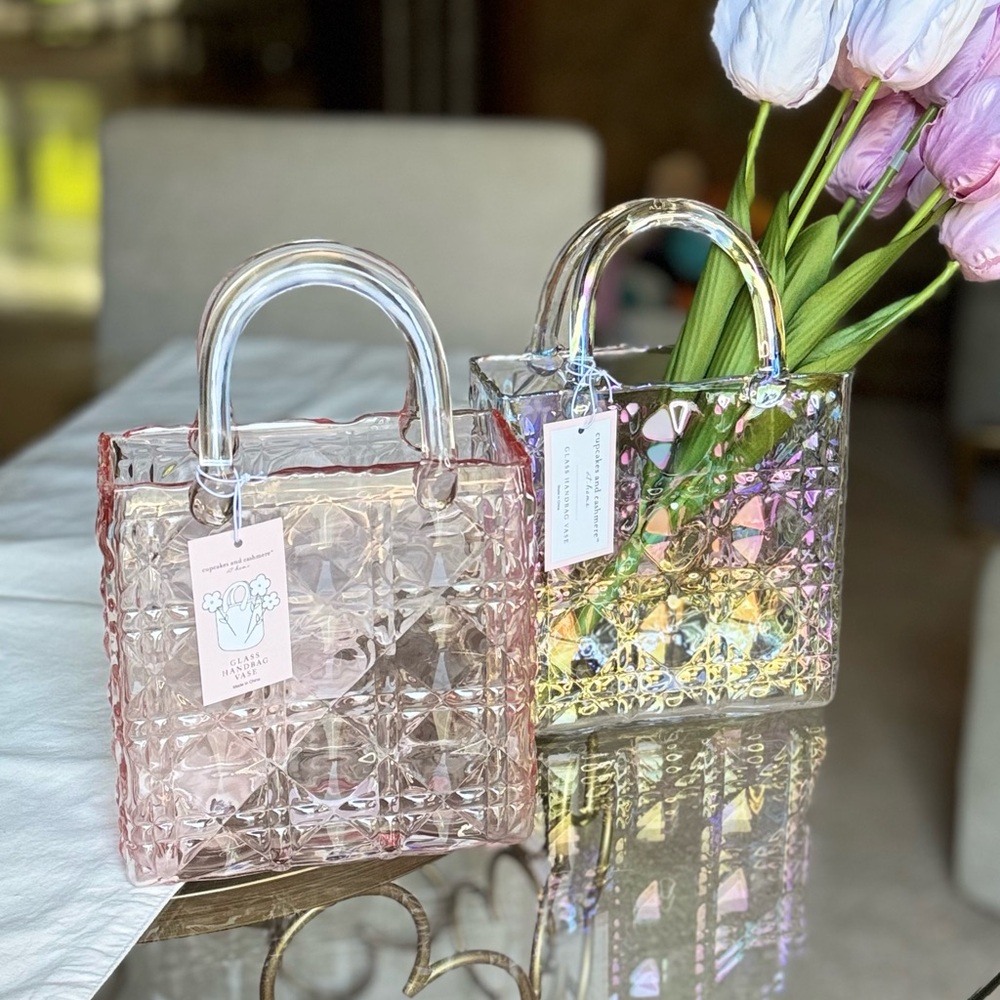 One Cupcakes & Cashmere Handbag-Shaped Glass Flower Vase